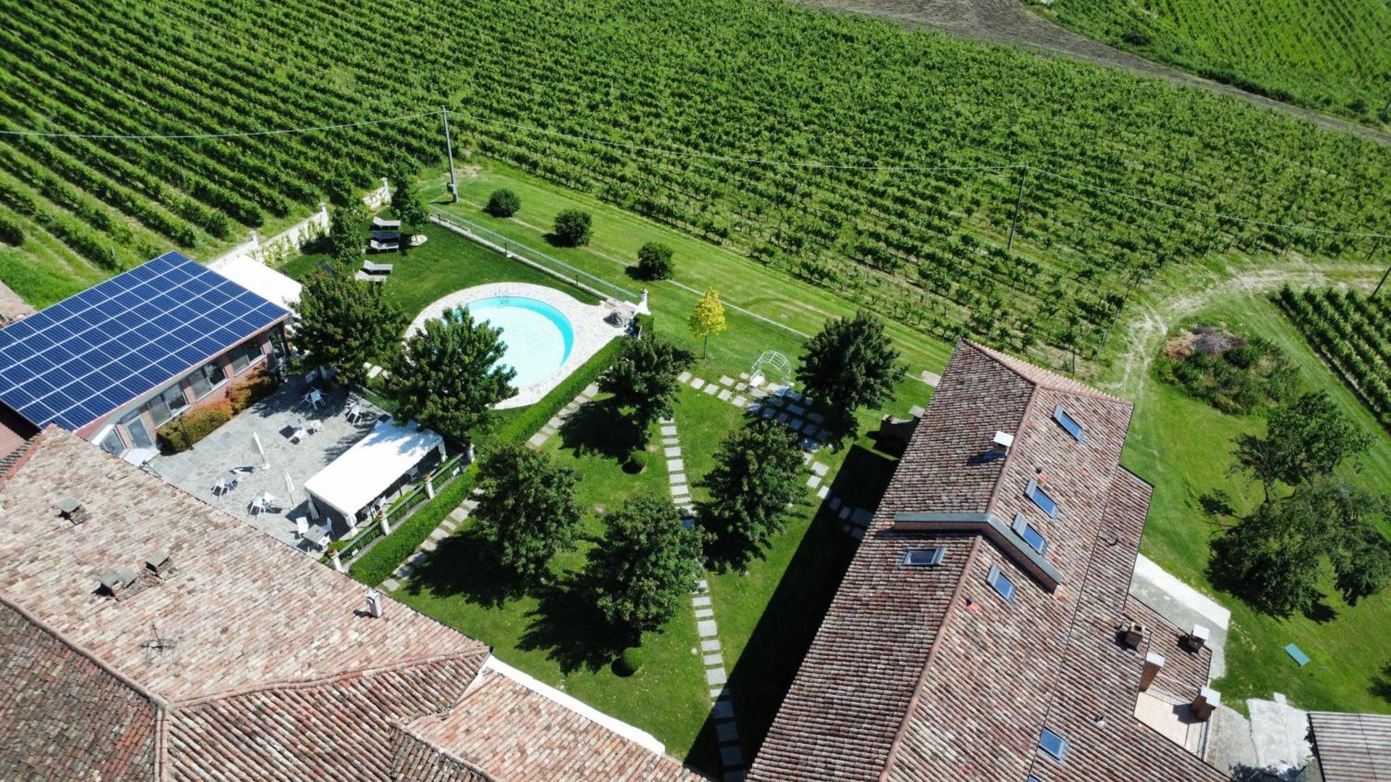 Agriturismo Podere La Piazza Costigliole d'Asti Luaran gambar