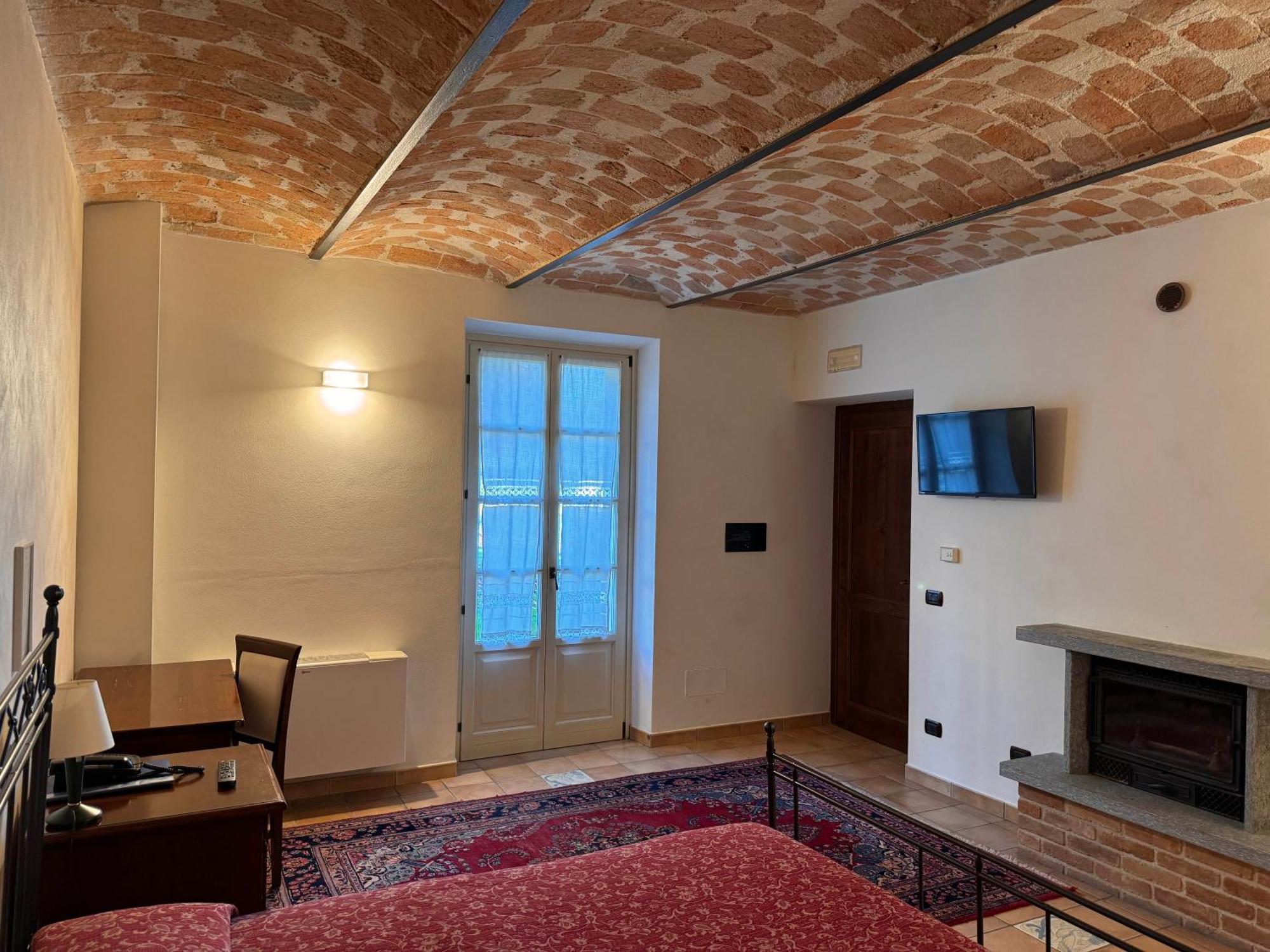Agriturismo Podere La Piazza Costigliole d'Asti Luaran gambar