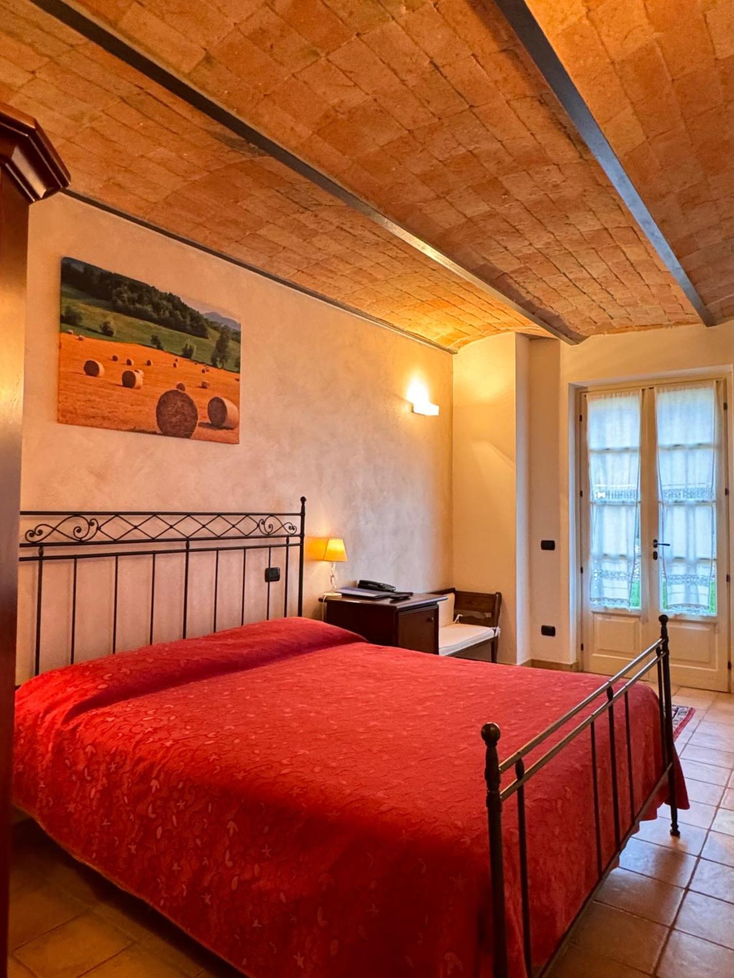 Agriturismo Podere La Piazza Costigliole d'Asti Luaran gambar